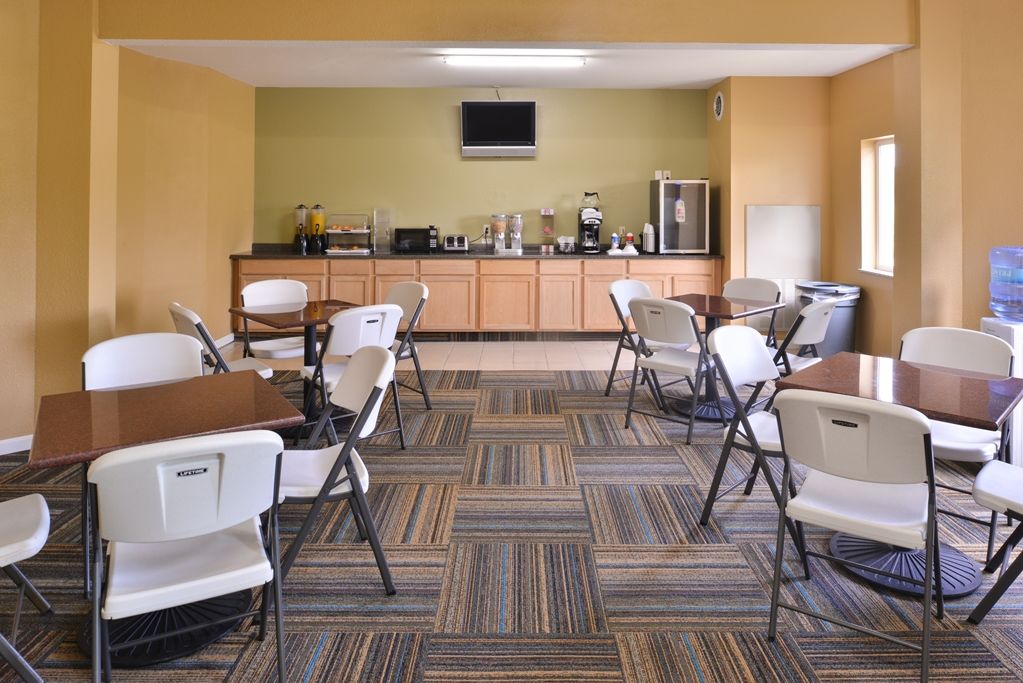 Baymont By Wyndham Kingdom City Restaurant billede